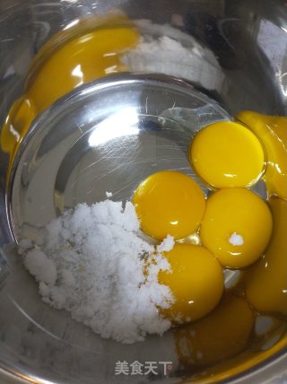蒸出来的美味……八寸戚风蛋糕的做法步骤：1