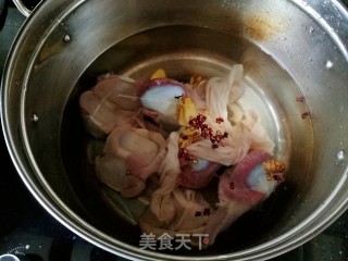 酸辣鸭胗的做法步骤：1