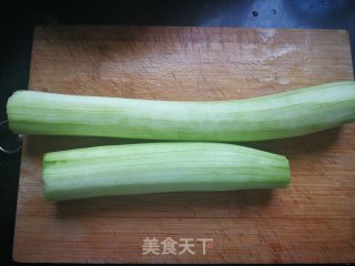 丝瓜炖豆腐的做法步骤：1