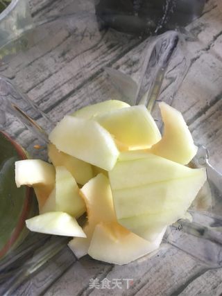 甜瓜奶昔的做法步骤：2