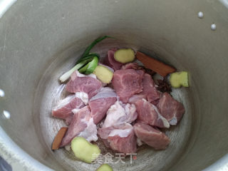 牛肉炖年糕的做法步骤：3