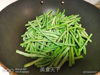 下饭菜炒豆角的做法步骤：2
