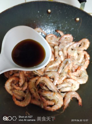 嫩姜炒虾的做法步骤：3