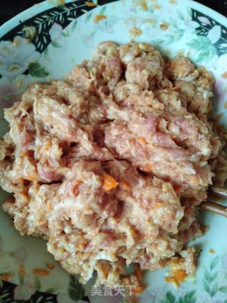 官官抄手“香菇，胡萝卜肉馅儿”的做法步骤：4