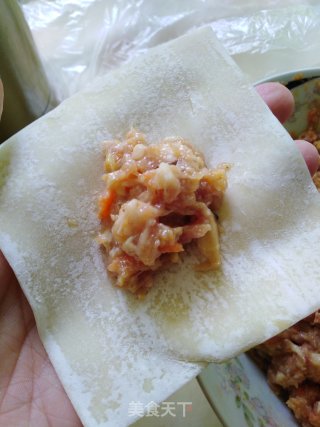 官官抄手“香菇，胡萝卜肉馅儿”的做法步骤：8