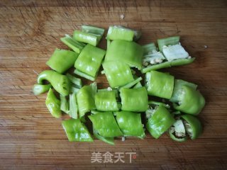 西红柿青椒炒鸡蛋的做法步骤：3