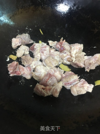 凉瓜焖排骨的做法步骤：2