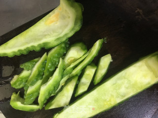 凉瓜焖排骨的做法步骤：4