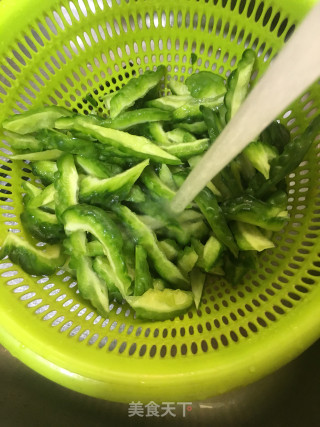 凉瓜焖排骨的做法步骤：9