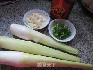 香辣茭白的做法步骤：1