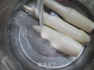 香辣茭白的做法步骤：2