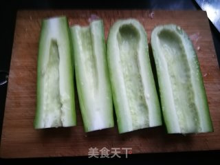 荆芥叶拌菜瓜的做法步骤：1