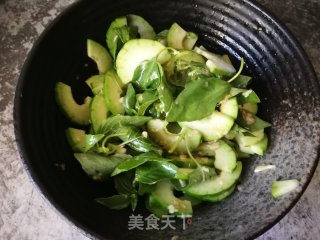 荆芥叶拌菜瓜的做法步骤：6