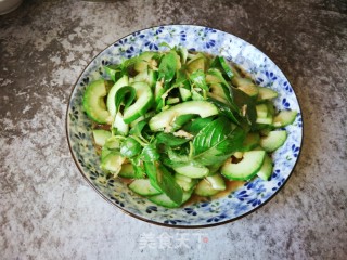 荆芥叶拌菜瓜的做法步骤：8
