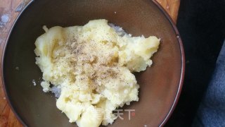 虾泥土豆丸子的做法步骤：6