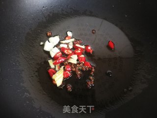青椒炒虾干的做法步骤：4