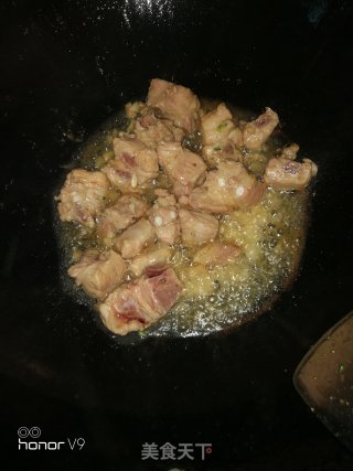 排骨炒玉米粒的做法步骤：3