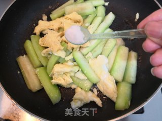 丝瓜炒鸡蛋的做法步骤：16