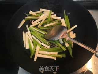 山药莴笋炒木耳的做法步骤：9