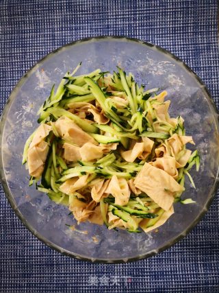 酸甜美食——凉拌油豆皮黄瓜的做法步骤：5