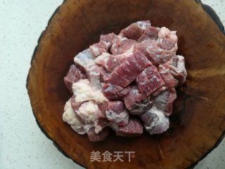 牛肉汤的做法步骤：1