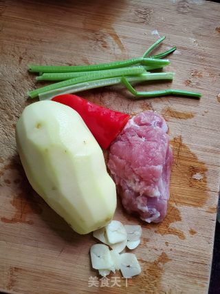 土豆丝炒肉丝的做法步骤：1