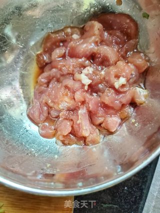 土豆丝炒肉丝的做法步骤：2
