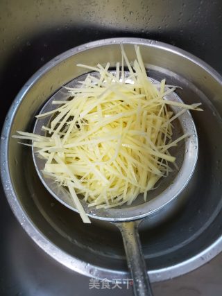 土豆丝炒肉丝的做法步骤：5