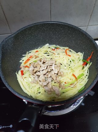 土豆丝炒肉丝的做法步骤：11