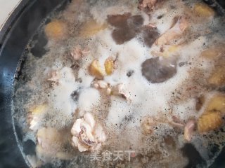 土豆青椒烧鸡块的做法步骤：2