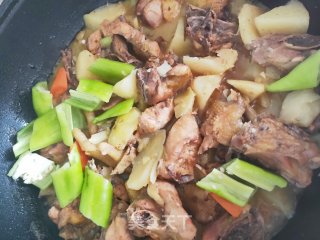 土豆青椒烧鸡块的做法步骤：10