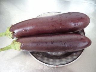 孜然烤茄子的做法步骤：1