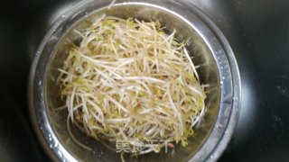 清炒绿豆芽的做法步骤：1