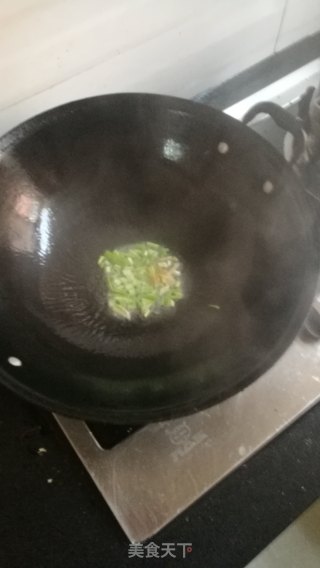 清炒绿豆芽的做法步骤：3