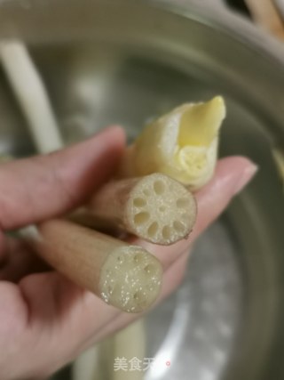 酸辣藕尖——爽脆快手菜的做法步骤：1