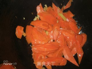 荤菜…………卤鸭胗炒胡萝卜的做法步骤：2