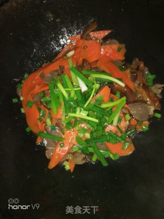 荤菜…………卤鸭胗炒胡萝卜的做法步骤：5