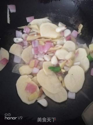 荤菜………香辣虾的做法步骤：5
