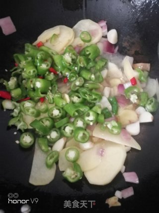 荤菜………香辣虾的做法步骤：6
