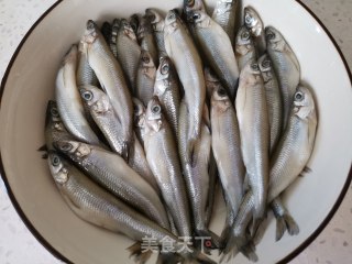 小鱼酱的做法步骤：1