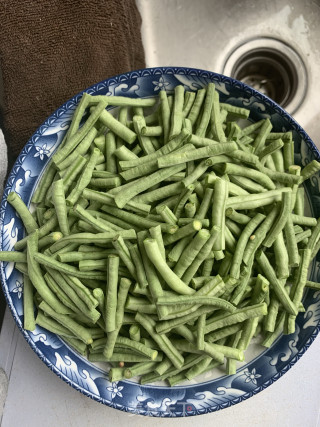 蒜末炒豇豆的做法步骤：2
