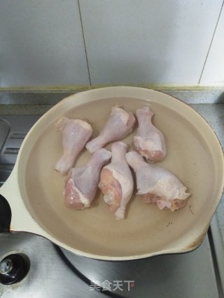 红焖鸡小腿的做法步骤：3