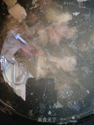 西红柿牛腩豆腐汤的做法步骤：3
