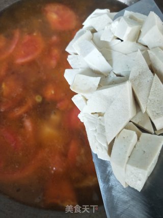 西红柿牛腩豆腐汤的做法步骤：7