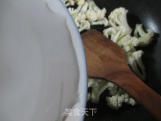洋葱炒花菜的做法步骤：3