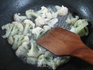 洋葱炒花菜的做法步骤：4