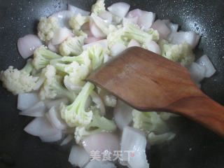 洋葱炒花菜的做法步骤：5