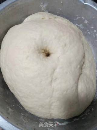 酱肉包子的做法步骤：1
