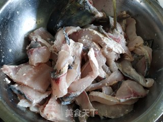 青花椒鱼的做法步骤：2