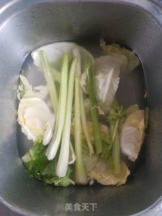 炒时蔬的做法步骤：1